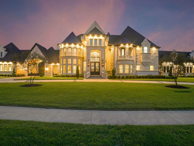 Homes typical of Saratoga, CA